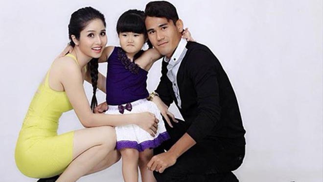 Người mẫu Thảo Trang bất ngờ ly hôn cầu thủ Phan Thanh Bình Con gái của hai vợ chồng Thảo Trang - Phan Thanh Bình được 5 tuổi.