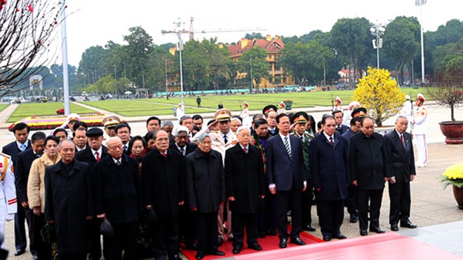 Các vị lãnh đạo vào lăng viếng Chủ tịch Hồ Chí Minh Tổng Bí thư Nguyễn Phú Trọng và các đồng chí lãnh đạo, nguyên lãnh đạo Đảng, Nhà nước, Mặt trận Tổ quốc Việt Nam... vào lăng viếng Chủ tịch Hồ Chí Minh, sáng 3/2