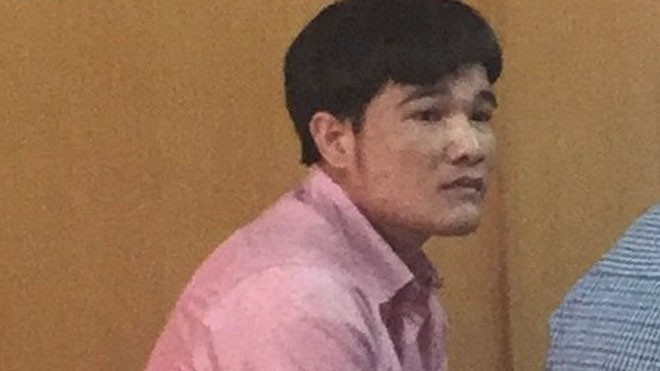 Giật trượt sợi dây chuyền vàng, lĩnh án 5 năm tù Nguyễn Đại Lộc tại phiên tòa phúc thẩm ngày 22/2. Ảnh: Tân Châu