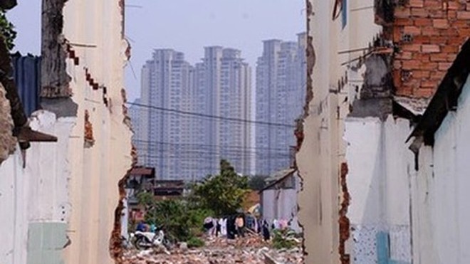 Lo bất động sản “lâm nguy” vì sửa Thông tư 36 VnRea đề nghị Thống đốc Ngân hàng Nhà nước Việt Nam và các cơ quan có liên quan nghiên cứu không thực hiện việc điều chỉnh Thông tư 36/2014 như dự thảo đề xuất, để “đảm bảo sự ổn định và phát triển bền vững của thị trường bất động sản”.