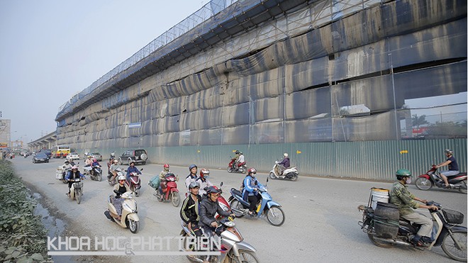 Không khí ở Hà Nội đang ngày càng độc, hại Cảnh bụi mù ở đường Trần Phú, Hà Đông, Hà Nội. (Ảnh chụp ngày 19/4/2016).
Ảnh: Phượng Hằng