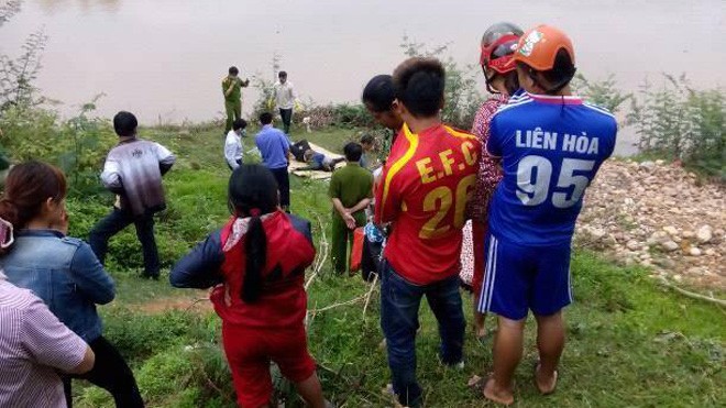 Cố vượt ngầm nước, hai mẹ con chết thảm Cố vượt ngầm nước, hai mẹ con chết thảm