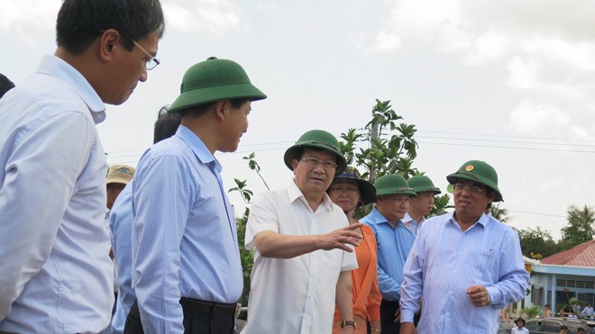 “Không để bà con đói khát, bổ sung hệ thống thủy lợi” Phó Thủ tướng thị sát hạn, mặn tại Bạc Liêu.