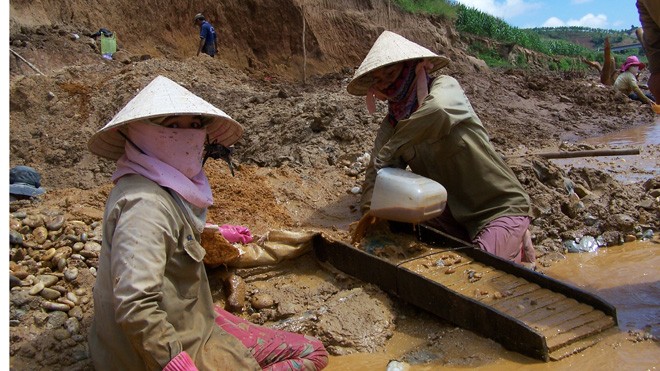 Dự án thủy điện thành... 'công trường' khai thác vàng Khai thác vàng trái phép