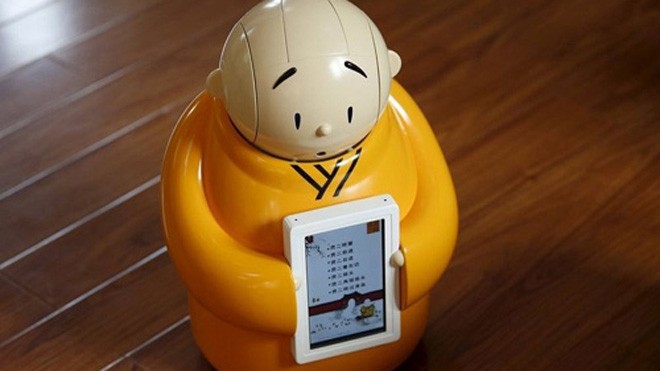 Nhà sư robot gây sốt ở Trung Quốc Nhà sư robot cao 50 cm, trong trang phục tượng trưng cho áo cà sa. Ảnh: Amusingplanet