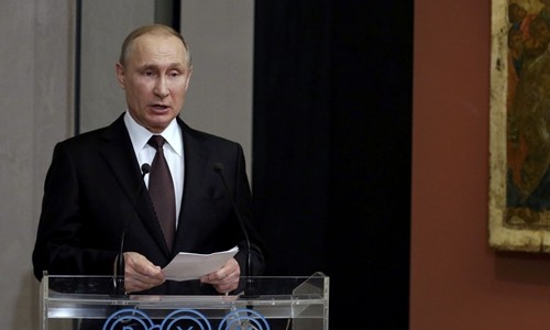 Putin dọa đặt Ba Lan, Romania vào tầm ngắm tên lửa Nga Tổng thống Nga Vladimir Putin trong buổi họp báo chung với Thủ tướng Hy Lạp Alexis Tspiras ngày 27/5. Ảnh: Reuters.