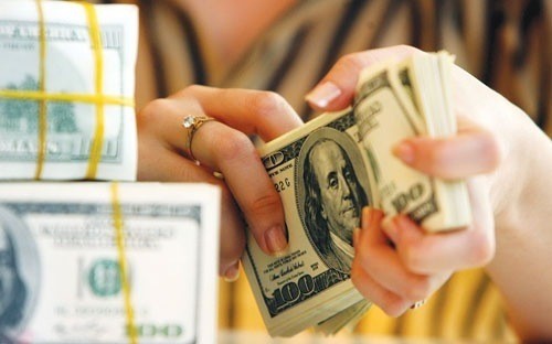 “Ngân hàng Nhà nước mua vào khoảng 7 tỷ USD” Theo Trung tâm Nghiên cứu của BIDV, Ngân hàng Nhà nước đã tiếp tục bơm VND ra thị trường qua kênh ngoại hối với lượng bơm đạt hơn 72.000 tỷ trong tháng 4 và tháng 5/2016 (tính đến ngày 20/05/2016).