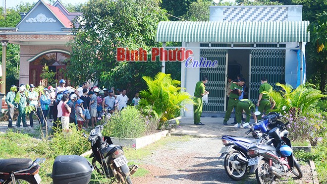 Phát hiện người đàn ông treo cổ trước hiên nhà Hiện trường vụ tự tử