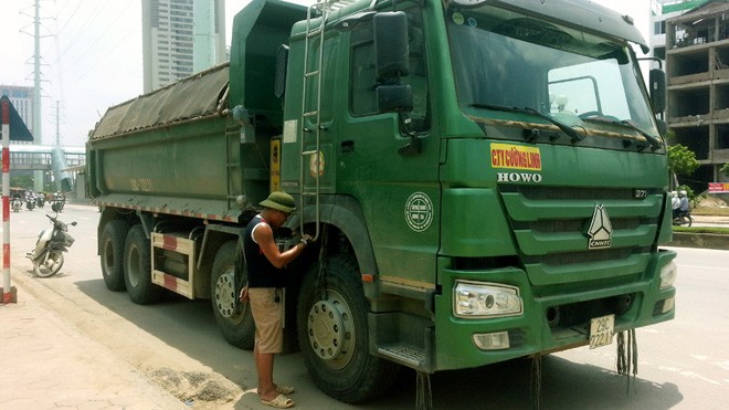 Tạm giữ hình sự lái xe “hổ vồ” gây tai nạn rồi bỏ chạy Chiếc xe "hổ vồ" bị chặn giữ cách hiện trường vụ tai nạn gần 6 km.d