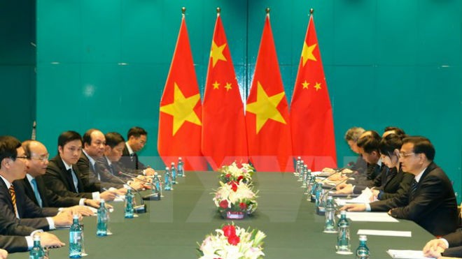 TTXVN bác bỏ thông tin sai lệch của báo chí Trung Quốc về Biển Đông Thủ tướng Chính phủ Nguyễn Xuân Phúc gặp song phương Thủ tướng Trung Quốc Lý Khắc Cường bên lề Hội nghị Cấp cao Á-Âu lần thứ 11. (Ảnh: Thống Nhất/TTXVN)