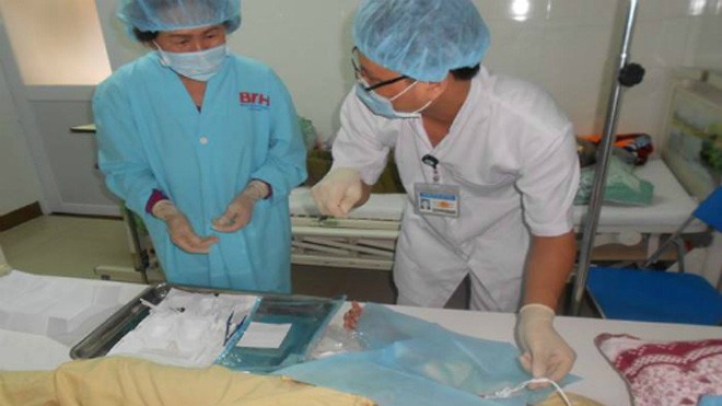 Những điều cần biết sau khi ghép tế bào gốc Hướng dẫn chăm sóc sau ghép tại Bệnh viện Truyền máu Huyết học TP HCM. Ảnh: V.K