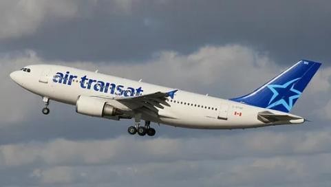 Hai phi công bị tạm giam vì say xỉn khi lên máy bay Máy bay của hãng hàng không Air Transat. Ảnh: Alamy
