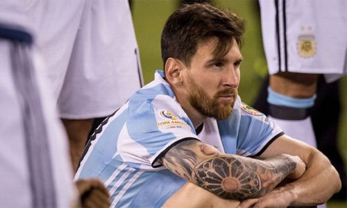 Tân HLV Argentina sẽ sang Barcelona thuyết phục Messi trở lại Messi chia tay đội tuyển sau thất bại ở chung kết Copa America 2016. Ảnh: Reuters.