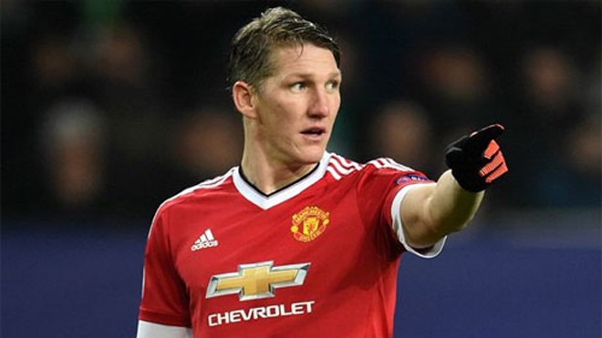 Mourinho bị chê đần vì bỏ rơi Schweinsteiger Schweinsteiger mới đến Man Utd được một năm nhưng đã nhận rất nhiều tình cảm của CĐV. Ảnh: Reuters
