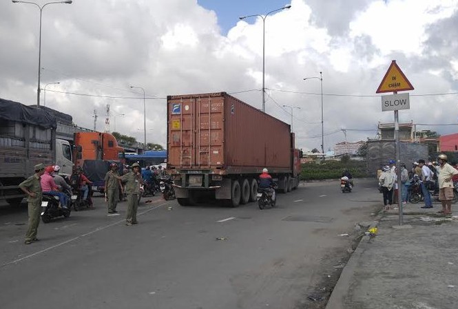 Container ôm cua cán chết tại chỗ nam thanh niên Hiện trường vụ tai nạn