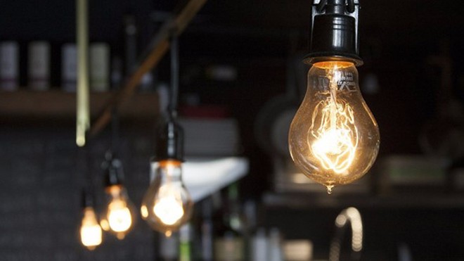7 phát minh bị chê cười làm thay đổi thế giới Những chiếc bóng đèn “vô tội” từng bị hiểu nhầm thành lửa ma trơi trong quá khứ.