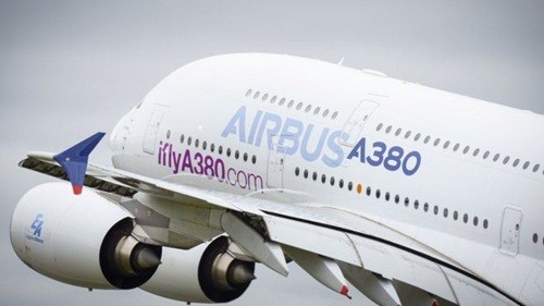 'Gã khổng lồ' sản xuất máy bay Airbus bị điều tra tham nhũng Một máy bay Airbus A380 của hãng đang cất cánh. Ảnh: Airbus