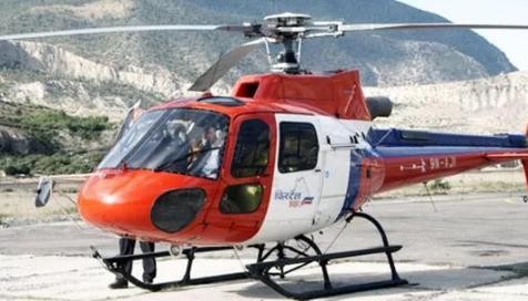 Xót xa, trực thăng đón bệnh nhi rơi làm 7 người thiệt mạng Một chiếc trực thăng của Công ty tư nhân Fishtail Air. Ảnh: HINDUSTAN TIMES