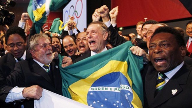 Kinh tế Brazil và Olympic: Từ đỉnh cao xuống vực thẳm Lãnh đạo Brazil vui mừng khi giành quyền đăng cai Olympic 2016. Ảnh: AP