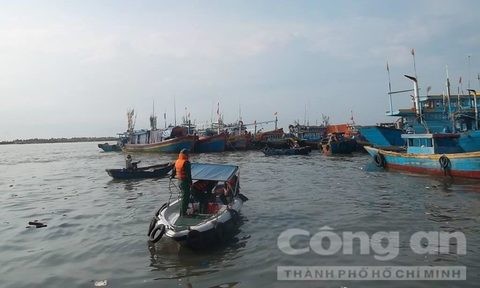 Một ngư dân “phê” ma túy nhảy xuống biển mất tích Cảng La Gi - nơi xảy ra vụ việc - Ảnh: Lê Long/Công an TPHCM