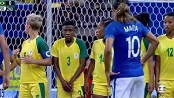 Nữ cầu thủ gây sốc vì lấy tay che vùng kín ở Olympic Hành động gây dị nghị của Vilakazi.