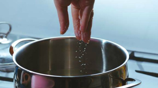 Nấu ăn ngon hơn nhờ 4 mẹo đơn giản với muối Ảnh: MSN