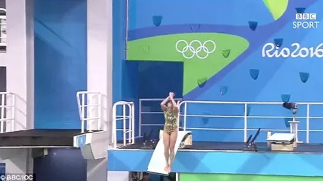 Màn nhảy cầu thảm họa bị chấm 0 điểm ở Olympic 2016 Pha dậm nhảy lỗi của Nadezhda Bazhina