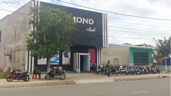 Bắt khẩn cấp chủ quán bar lớn nhất Tam Kỳ Bắt khẩn cấp chủ quán bar lớn nhất Tam Kỳ