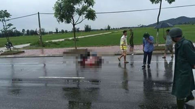 Kinh hãi phát hiện 2 cô gái nằm chết giữa đường Hiện trường vụ việc.