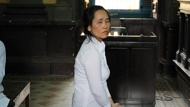 Bà bán thịt kết liễu trai trẻ bằng nhát dao chí mạng Vũ Thị Ánh Hồng tại toà. Ảnh: Tân Châu