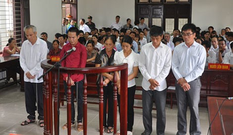 Cả dàn lãnh đạo Quỹ TDND Phùng Xá vướng vòng lao lý Các đối tượng trong vụ việc vi phạm pháp luật tại Quỹ TDND Hoằng Đồng (Thanh Hóa) trước vành móng ngựa.