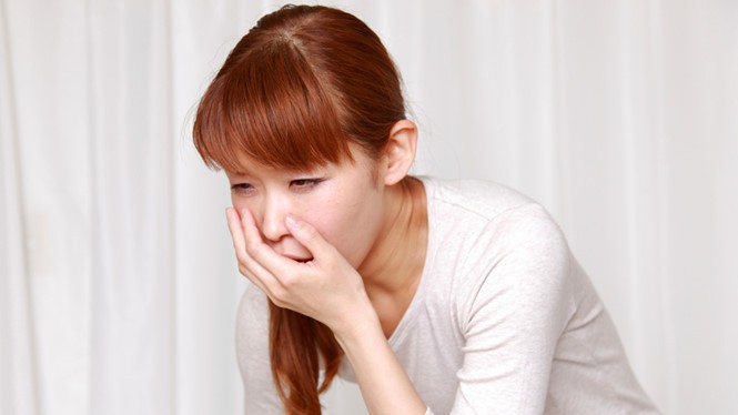 Nôn mửa ra màu xanh cảnh báo bệnh gì? Ảnh minh họa