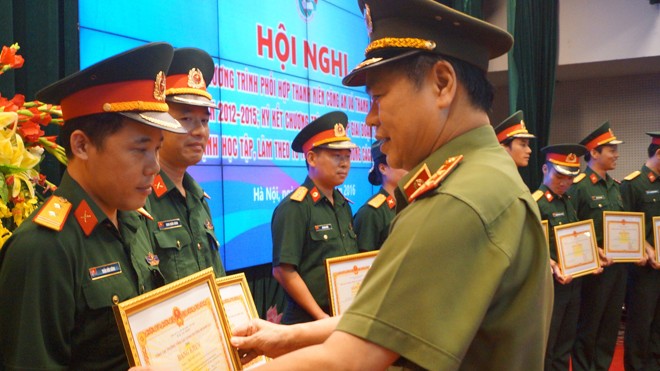 Tuổi trẻ lực lượng vũ trang làm theo lời Bác Tuổi trẻ lực lượng vũ trang làm theo lời Bác
