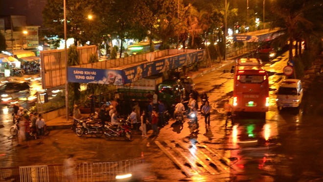 Lộ diện nghi can nổ súng bắn người ở bến xe Sài Gòn Công an khám nghiệm hiện trường vụ nổ súng tại bến xe miền Đông vào tối 7/9