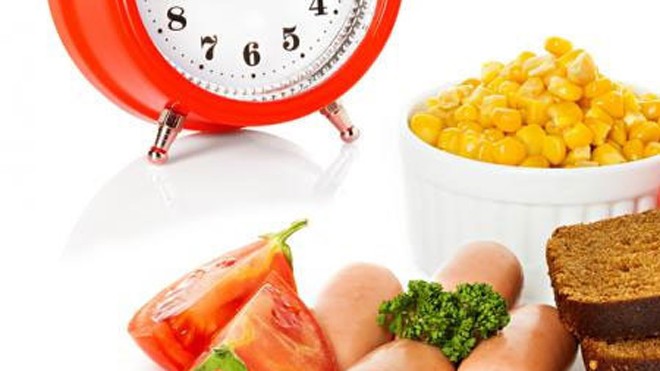 Giật mình với tác hại từ thói quen ăn tối muộn Ảnh minh họa.
