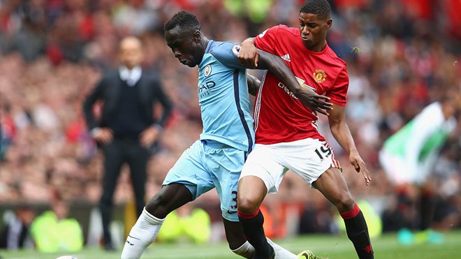 Hậu derby, đội hình MU xáo trộn lớn? Marcus Rashford (phải) nhiều khả năng có trận đá chính đầu tiên trong màu áo MU tại Europa League. Ảnh: Getty Images.