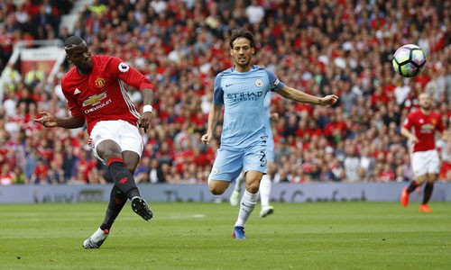 Mourinho: 'Rất nhiều cuộc điện thoại và tin nhắn để thuyết phục Pogba' Pogba trong trận gặp Man City. Ảnh: Reuters.