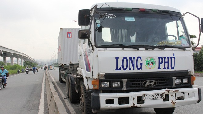 Nam công nhân tử vong sau tai nạn thảm khốc trên xa lộ Hiện trường vụ tai nạn.