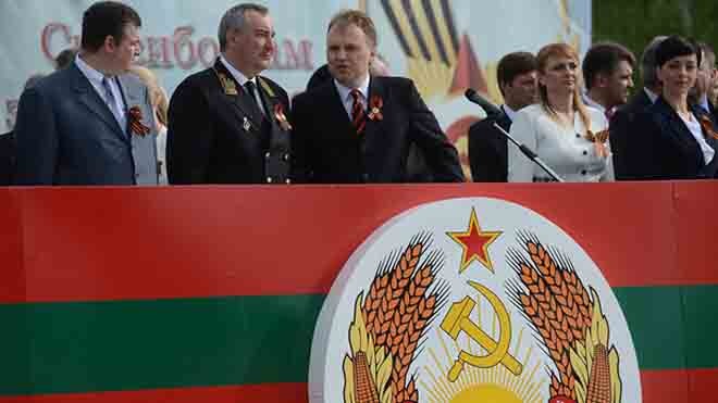 Thêm một vùng lãnh thổ tuyên bố sẵn sàng sáp nhập với Nga Tổng thống Transnistria Evgeny Shevchuk (thứ ba từ trái sang). (Ảnh: Sputnik)