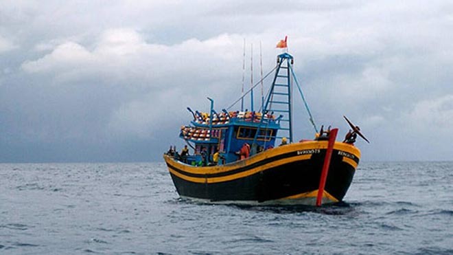 Phạt nặng 2 tàu giã cào ném thanh tra viên xuống biển Phạt nặng 2 tàu giã cào ném thanh tra viên xuống biển