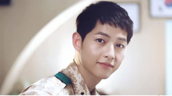 Song Joong Ki là 'Nghệ sĩ có tầm ảnh hưởng nhất xứ Hàn' Đại úy Yoo Shi Jin đốn tim các fan trong "Hậu duệ mặt trời".