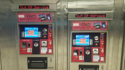 Do hacker, cả thành phố được đi bus và xe điện miễn phí Các máy bán vé tự động bị hack.