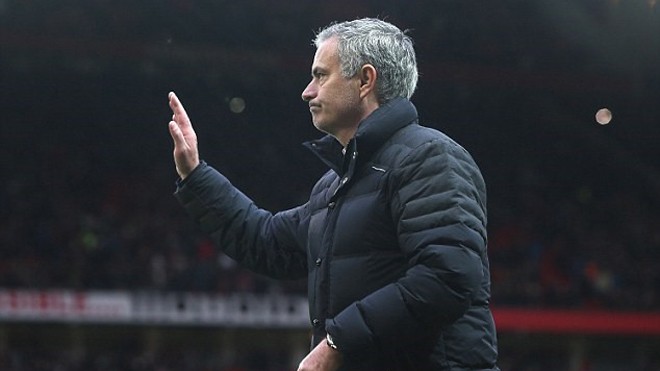 Mourinho xô đổ kỷ lục buồn gần 25 năm của Sir Alex Mourinho xô đổ kỷ lục kéo dài gần 25 năm của Sir Alex