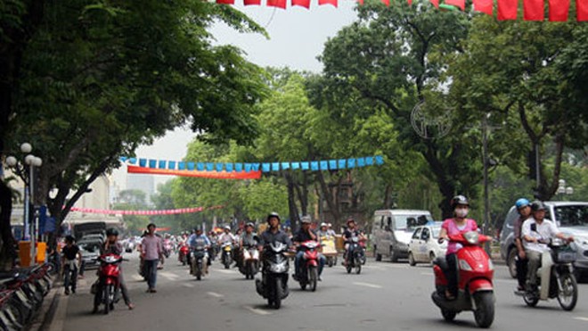 Hơn 1,4 tỷ đồng mỗi m2 đất cạnh hồ Gươm Các phố Hàng Khay - Đinh Tiên Hoàng - Lê Thái Tổ quanh hồ Hoàn Kiếm, cũng là phố đi bộ Hà Nội đang có giá đất dẫn đầu thủ đô. Ảnh: Nguyễn Lê.
