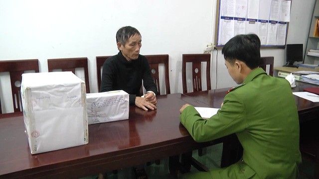 Bảo vệ tàng trữ mìn trong... trường học Đối tượng Phượng và tang vật tại CQĐT.