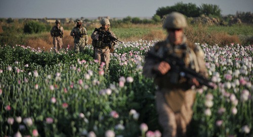 Thủy quân lục chiến Mỹ trở lại Afghanistan sau 2 năm vắng bóng Thủy quân lục chiến Mỹ và lính Afghanistan tuần tra. Ảnh: AFP.