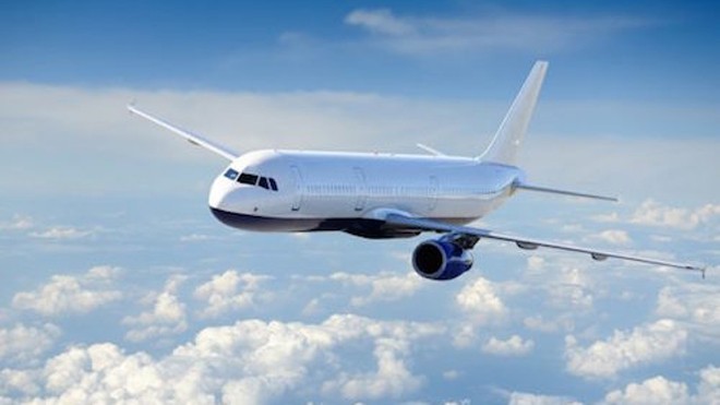 Vì sao máy bay thường sơn màu trắng? Màu trắng được xem là phù hợp và an toàn nhất để sơn lên máy bay. Ảnh: Chennai Meme.