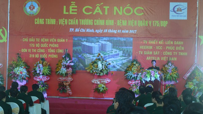 Khu điều trị của bệnh viện quân y có bãi đỗ trực thăng Lễ cất nóc Viện chấn thương chỉnh hình.