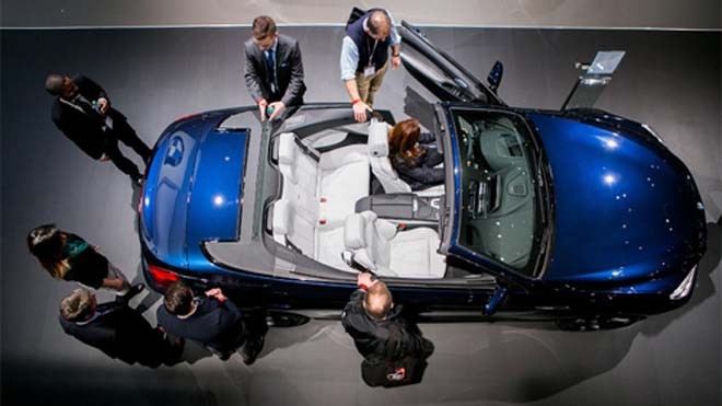 Trump dọa trả đũa vì người Đức ít mua xe Mỹ Một chiếc BMW tại triển lãm ôtô New York 2016. Ảnh: New York Times.