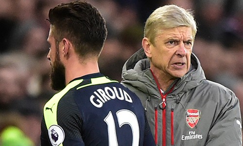 HLV Wenger lo ngại mối đe dọa từ các CLB Trung Quốc Wenger lo ngại trước viễn cảnh nhiều tên tuổi lớn của bóng đá châu Âu đổ sang Trung Quốc chơi bóng chỉ vì tiền. Ảnh: Reuters.